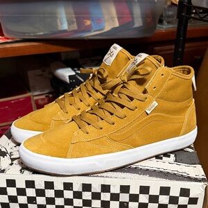 New Vans “The Lizzie” Hi-Top Suede Skate shoes in men’s size 12.